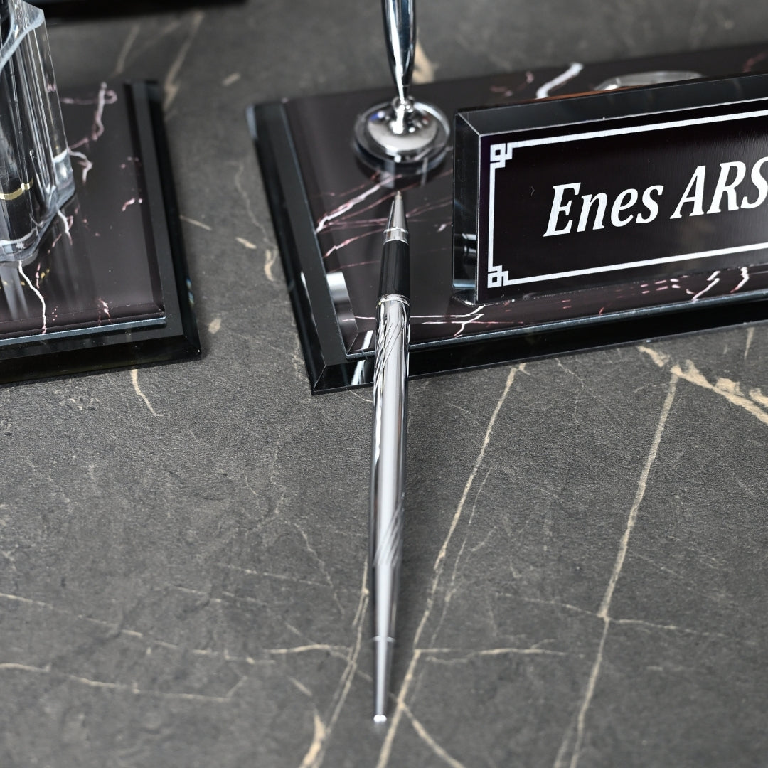 Midi Zebra | 13-Piece Crystal Desk Set & Personalized Nameplate